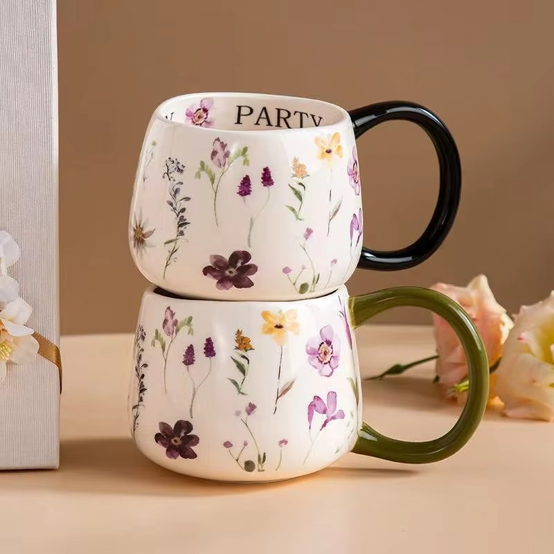 Cốc gốm sứ họa tiết hoa cổ điển làm quà tặng